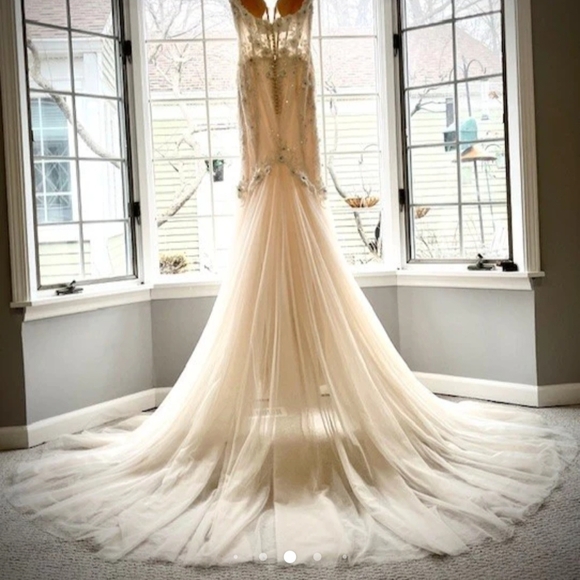 Wedding Gown- Make Me An Offer- Exquisite Floral Lace Bridal Gown. - Picture 4 of 8